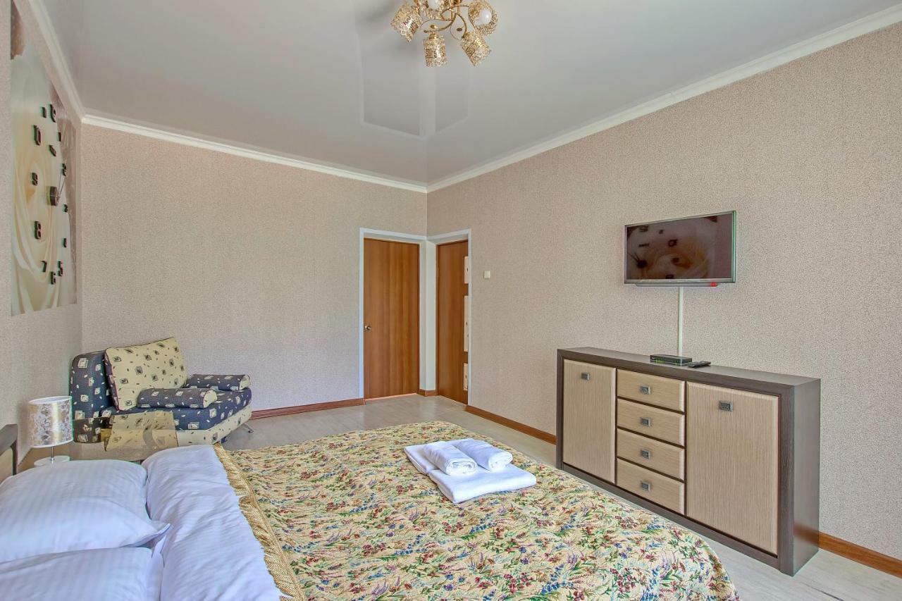 Apartment Cozy On Rozybakiev 145. Atakent